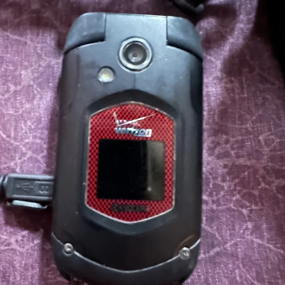 Verizon Flip Phone with Charger and Case
